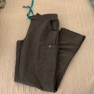 FIGS scrubs, straight leg with large pockets in the front and zipper pocket